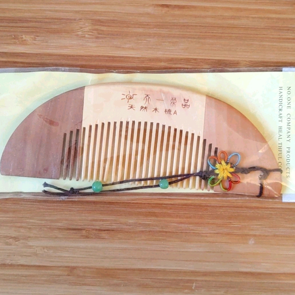💲 2/$15 - Natural Wood Comb